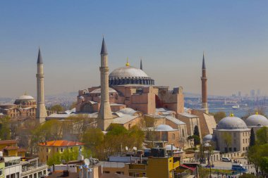 Havadan Ayasofya ve Sultanahmet Meydanı ve güzel lale çiçekleri