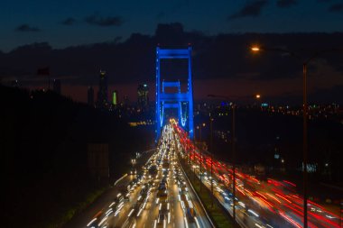 Şehir trafiği ve Boğaz Köprüsü