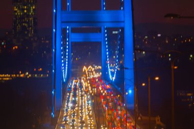 Şehir trafiği ve Boğaz Köprüsü