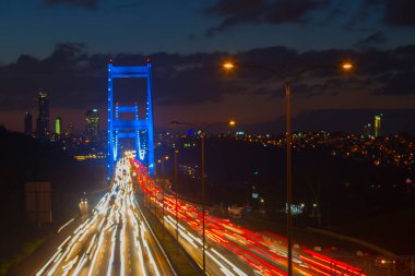 Şehir trafiği ve Boğaz Köprüsü