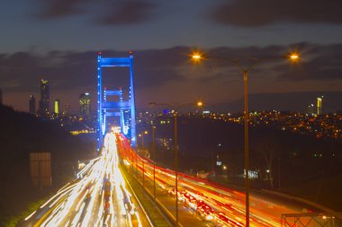 Şehir trafiği ve Boğaz Köprüsü