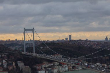 Şehir trafiği ve Boğaz Köprüsü