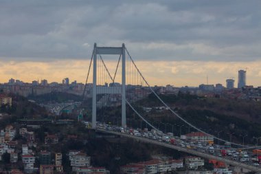 Şehir trafiği ve Boğaz Köprüsü