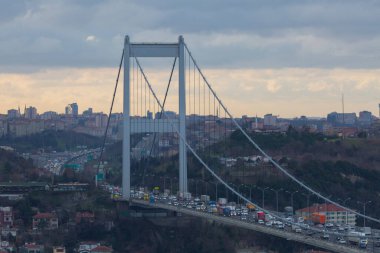 Şehir trafiği ve Boğaz Köprüsü