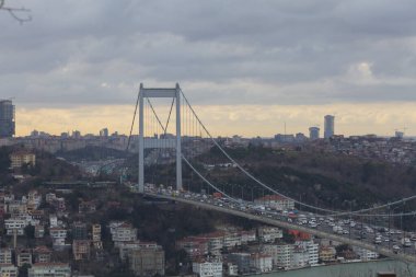 Şehir trafiği ve Boğaz Köprüsü