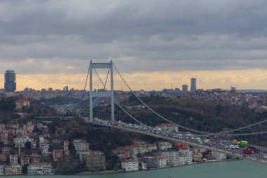 Şehir trafiği ve Boğaz Köprüsü