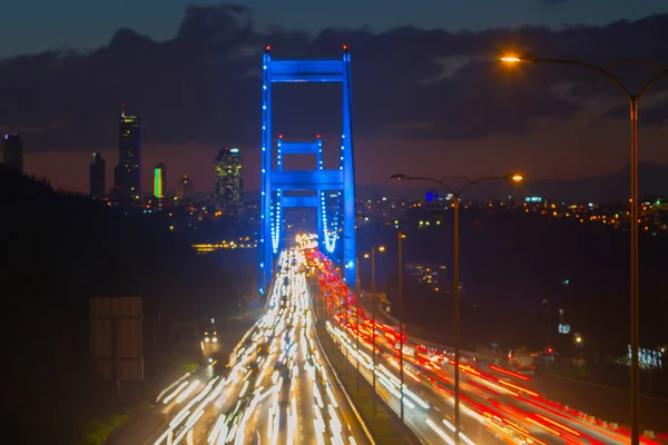 Şehir trafiği ve Boğaz Köprüsü