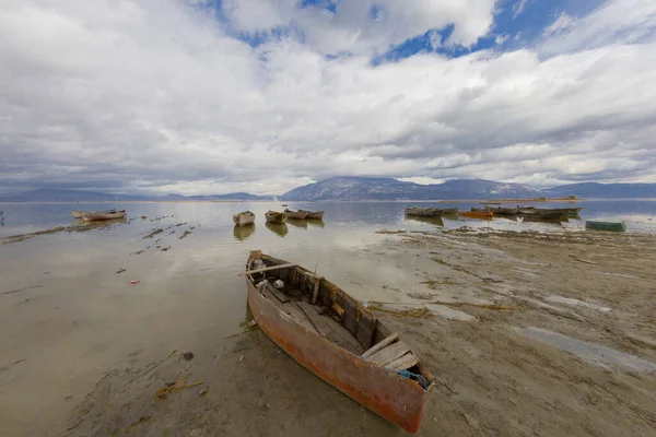Denizli イスクリの湖での漁船 — ストック写真