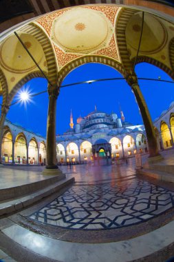 İstanbul 'daki Mavi Cami' nin içi. Türkiye