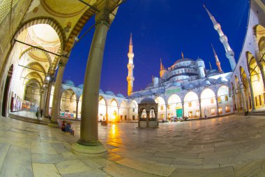 İstanbul 'daki Mavi Cami' nin içi. Türkiye