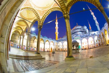 İstanbul 'daki Mavi Cami' nin içi. Türkiye