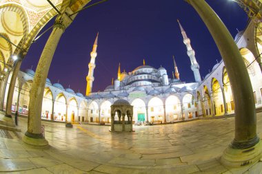 İstanbul 'daki Mavi Cami' nin içi. Türkiye