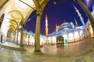 İstanbul 'daki Mavi Cami' nin içi. Türkiye