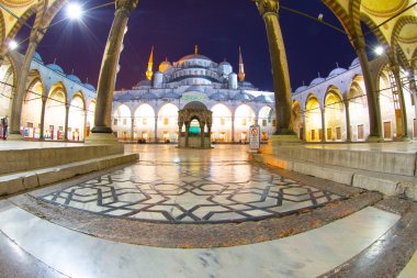 İstanbul 'daki Mavi Cami' nin içi. Türkiye