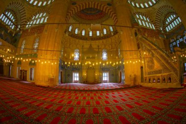 Selimiye Camii 'nin içinde. Mimar Sinan tarafından 1575 yılında inşa edilen Selimiye Camii 'nin UNESCO Dünya Mirası Alanı