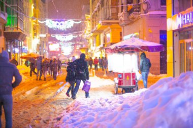 Galata Kulesi ve Taksim Meydanı Kış manzarası