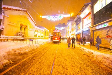 Galata Kulesi ve Taksim Meydanı Kış manzarası