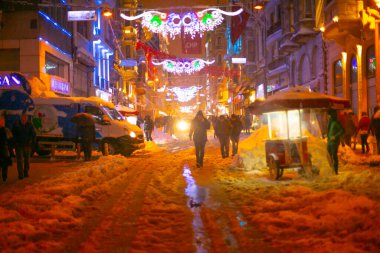 Galata Kulesi ve Taksim Meydanı Kış manzarası