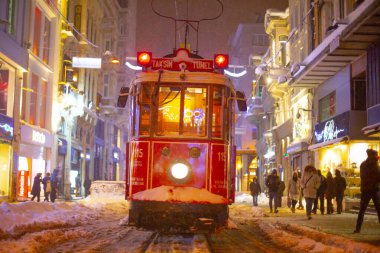 Galata Kulesi ve Taksim Meydanı Kış manzarası