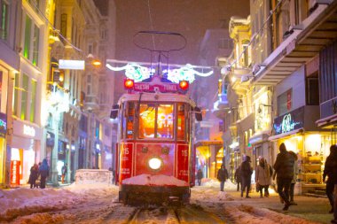 Galata Kulesi ve Taksim Meydanı Kış manzarası