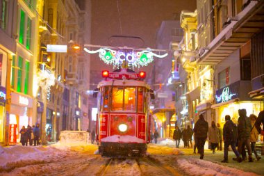 Galata Kulesi ve Taksim Meydanı Kış manzarası
