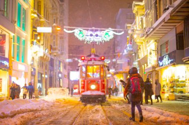 Galata Kulesi ve Taksim Meydanı Kış manzarası