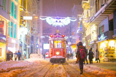 Galata Kulesi ve Taksim Meydanı Kış manzarası