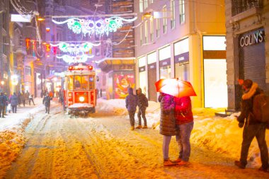 Galata Kulesi ve Taksim Meydanı Kış manzarası