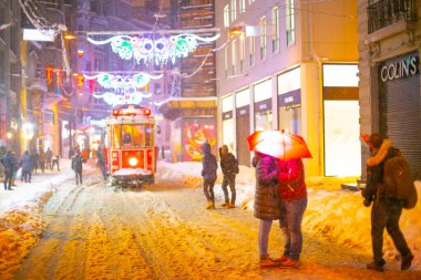 Galata Kulesi ve Taksim Meydanı Kış manzarası