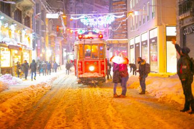 Galata Kulesi ve Taksim Meydanı Kış manzarası
