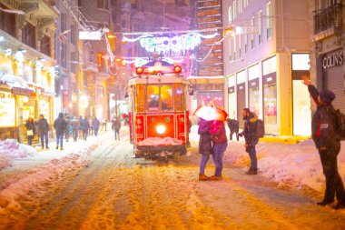 Galata Kulesi ve Taksim Meydanı Kış manzarası