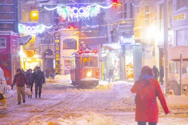 Galata Kulesi ve Taksim Meydanı Kış manzarası