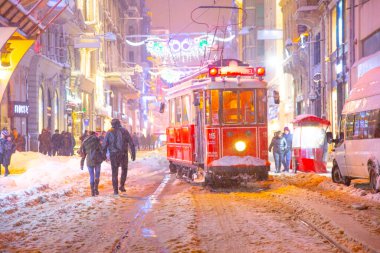 Galata Kulesi ve Taksim Meydanı Kış manzarası