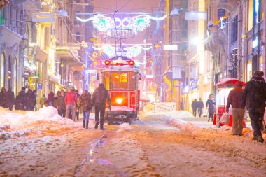 Galata Kulesi ve Taksim Meydanı Kış manzarası