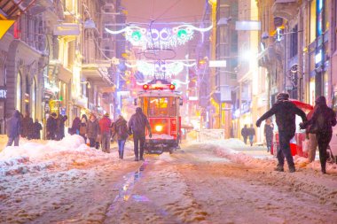 Galata Kulesi ve Taksim Meydanı Kış manzarası