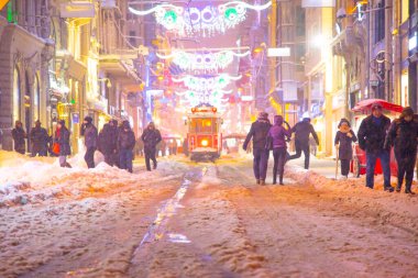Galata Kulesi ve Taksim Meydanı Kış manzarası