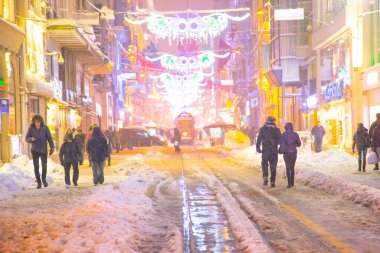 Galata Kulesi ve Taksim Meydanı Kış manzarası