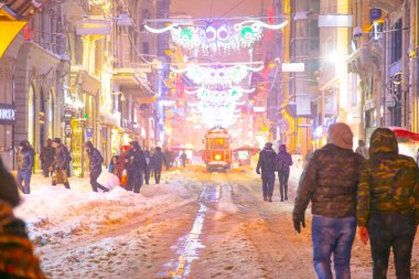 Galata Kulesi ve Taksim Meydanı Kış manzarası