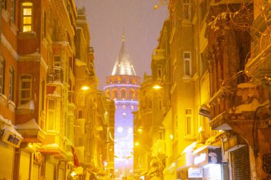 Galata Kulesi ve Taksim Meydanı Kış manzarası