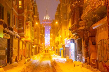 Galata Kulesi ve Taksim Meydanı Kış manzarası
