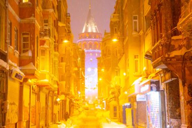 Galata Kulesi ve Taksim Meydanı Kış manzarası