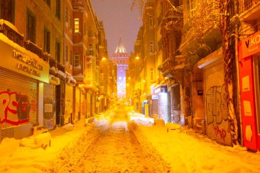 Galata Kulesi ve Taksim Meydanı Kış manzarası