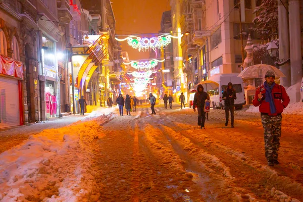 Galata Kulesi ve Taksim Meydanı Kış manzarası