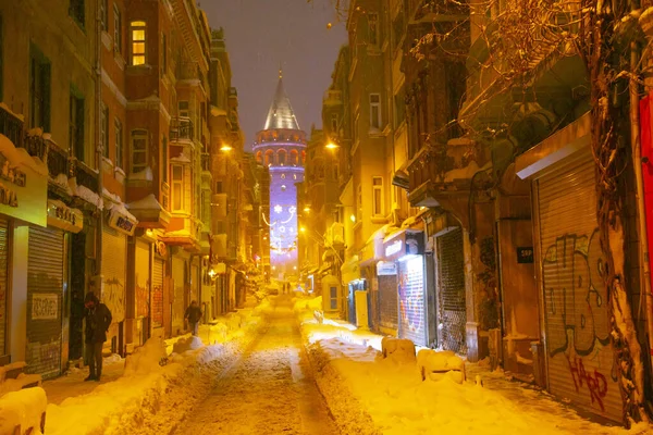 Galata Kulesi ve Taksim Meydanı Kış manzarası