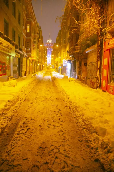 Galata Kulesi ve Taksim Meydanı Kış manzarası