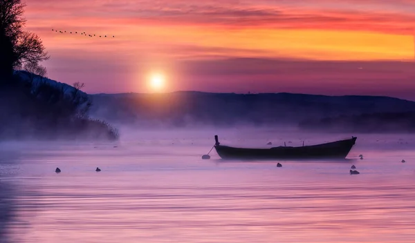 Golcuk National Park Bolu Turkey 土耳其Bolu Golcuk国家公园森林内的秋天木湖别墅墙纸 — 图库照片