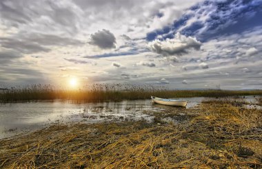 Türkiye 'nin Golyazi Köyünde balıkçı teknesi