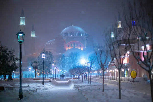 Nattsnö Utsikt Över Hagia Sophia Och Dess Omgivningar — Stockfoto
