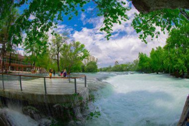 Türkiye 'de Manavgat Şelalesi. Çok popüler bir turizm merkezi..