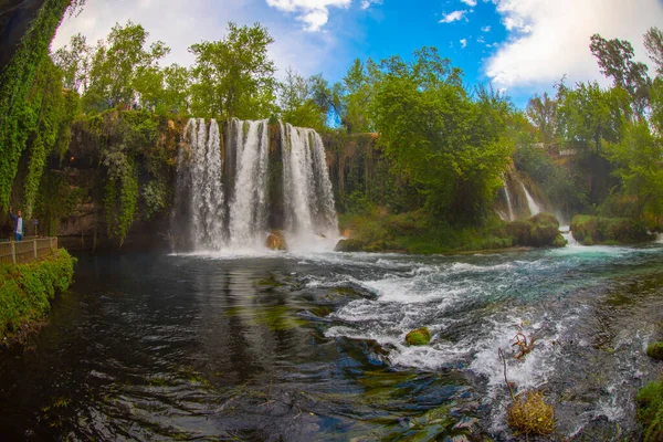 Duden Vodopád Antalya Turecko Letní Divoká Příroda Zelenými Stromy Panoramatický — Stock fotografie